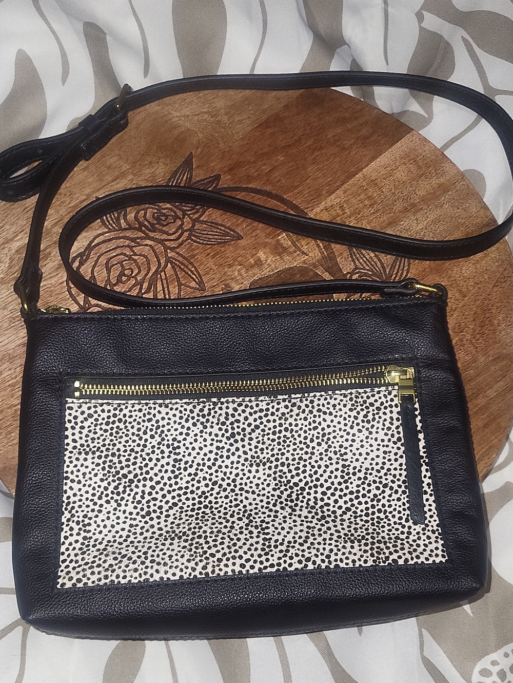 FOSSIL Leather Crossbody Bag with Speckled Front Pocket - Black